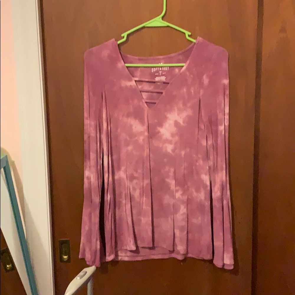 An American Eagle long sleeve shirt.